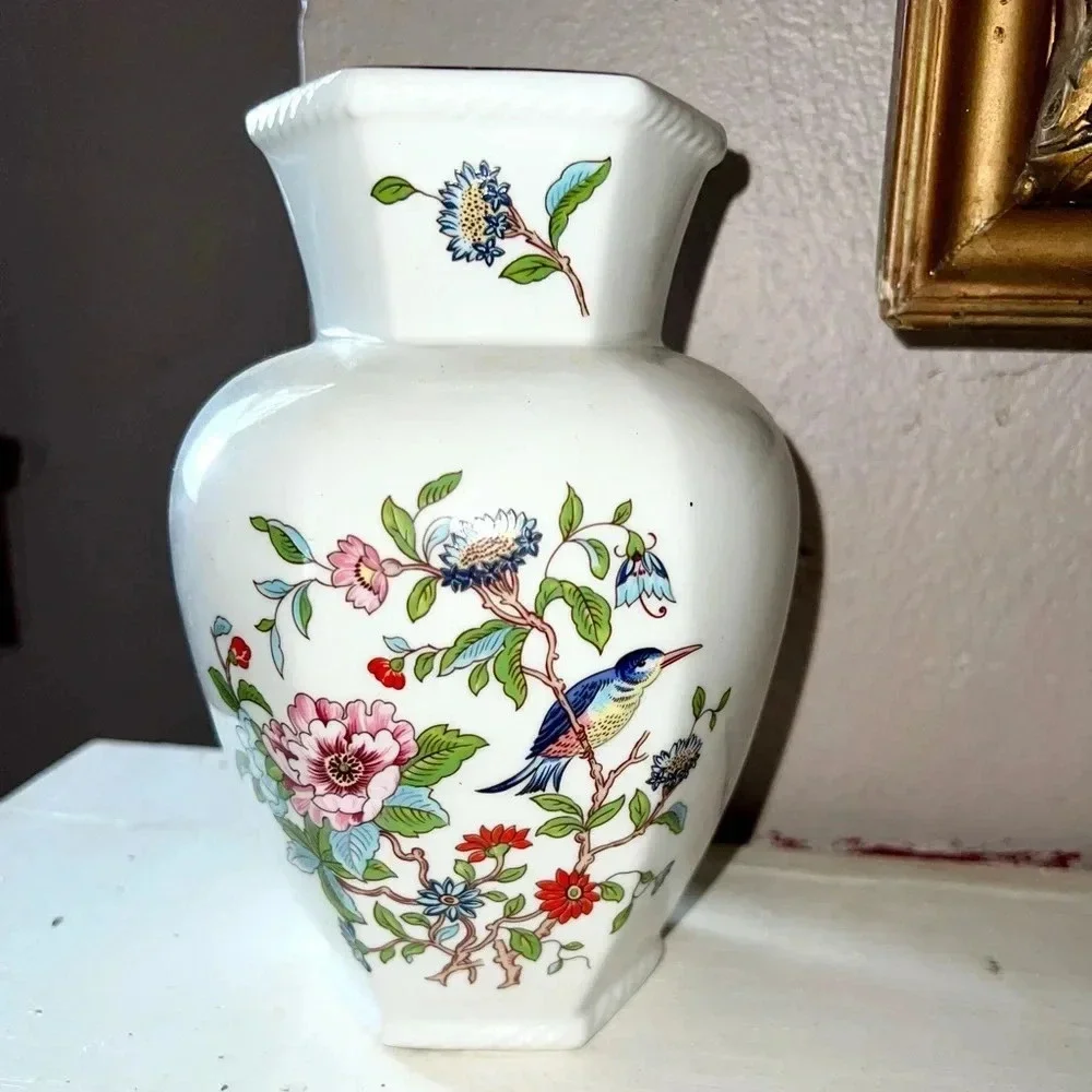 Vintage Aynsley England Fine Bone China Pembroke Chelford Vase White Floral Bird - Picture 2 of 8